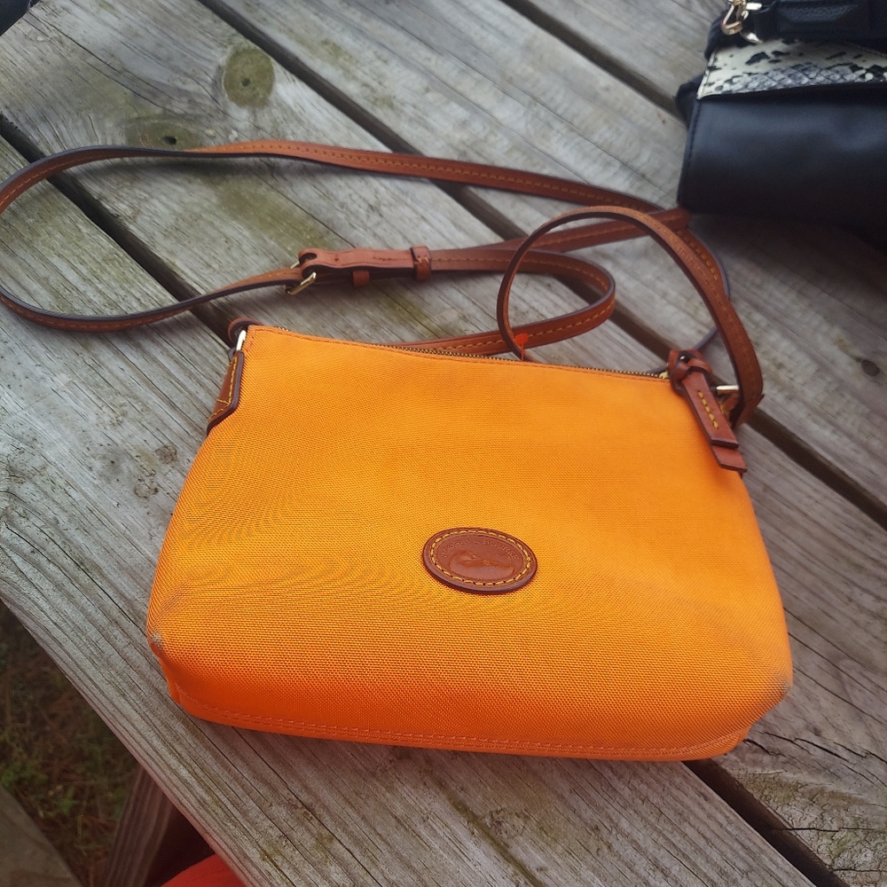 Dooney & bourke crossbody purse